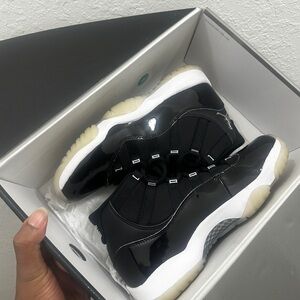 Jordan 11 Jubilee (black & white)